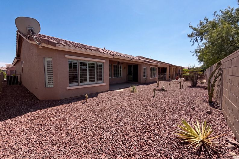 Photo 5 of 23 of 42504 W Abbey Rd, Maricopa, AZ