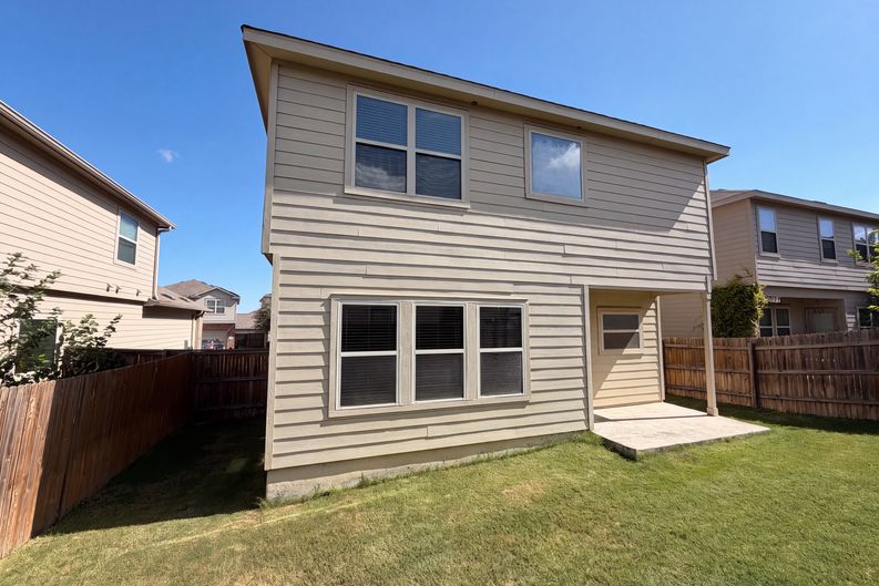 Photo 5 of 18 of 276 Circle Way, Jarrell, TX
