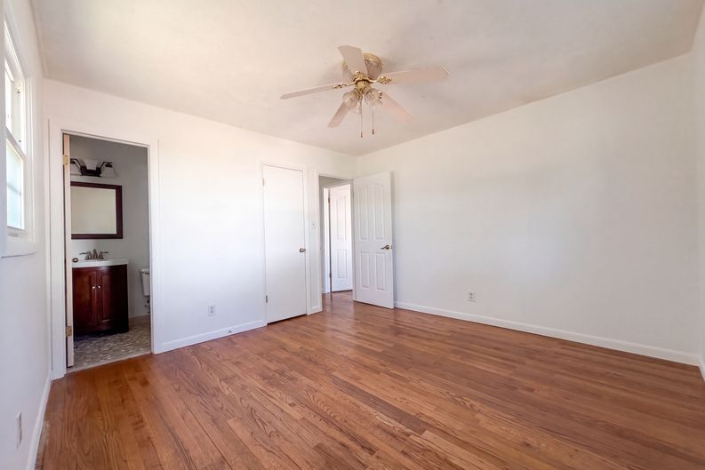 Photo 4 of 17 of 2806 E Cramer Dr, Fayetteville, NC