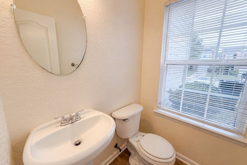 Photo 14 of 18 of 5080 Windsor Forrest Ln, Atlanta, GA