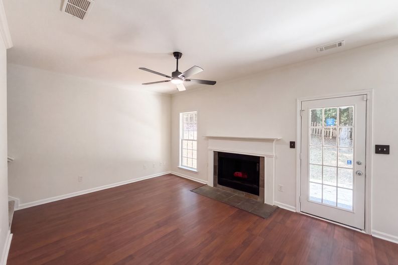 Photo 7 of 26 of 275 Forrest Ave, Fayetteville, GA