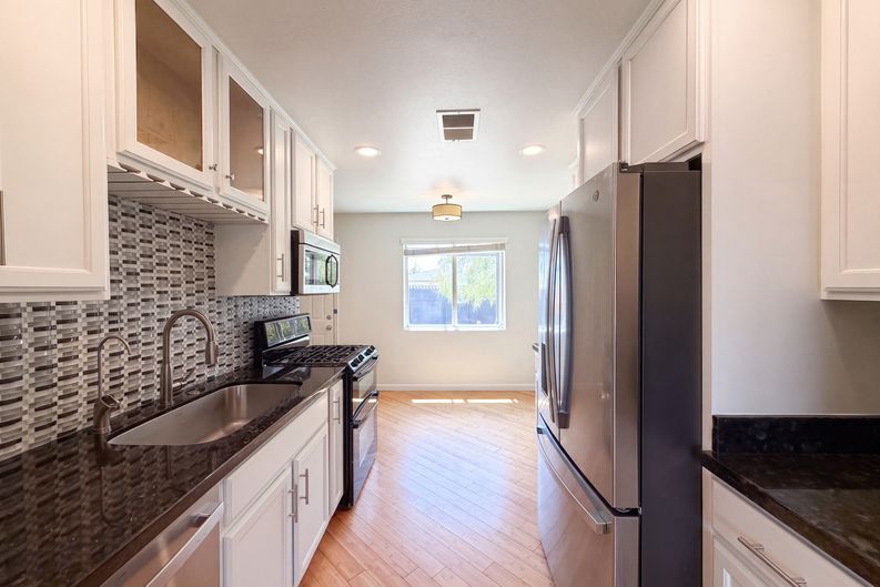 Photo 9 of 29 of 909 W Missouri Ave, Phoenix, AZ