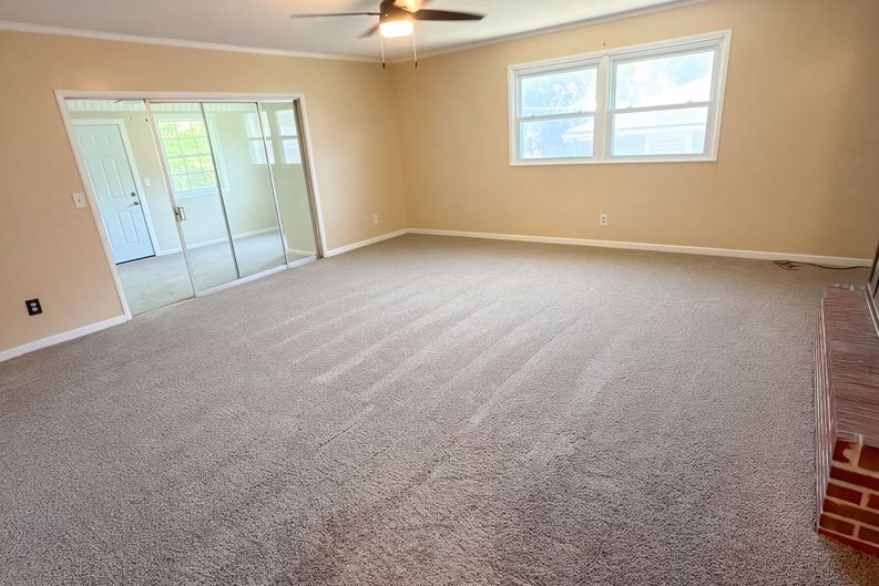 Photo 8 of 23 of 602 W 101st St, Kansas City, MO