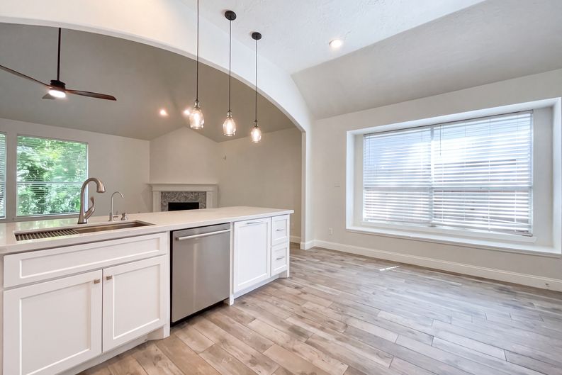 Photo 6 of 20 of 7107 Sweet Violet Trl, Humble, TX