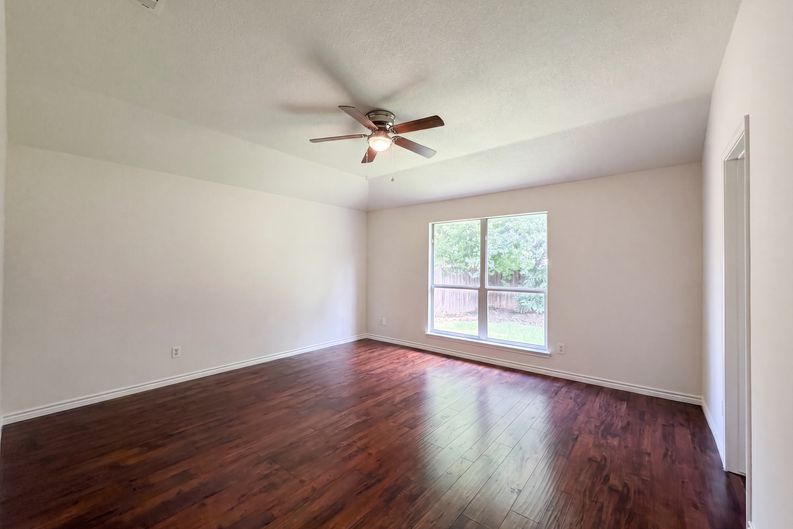 Photo 11 of 19 of 2324 Glenhaven Dr, McKinney, TX