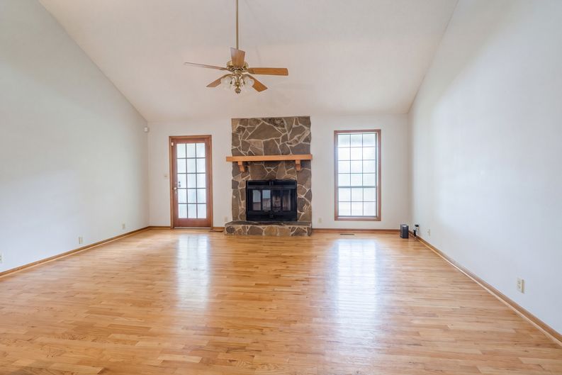 Photo 3 of 18 of 120 Bay Ct, Eatonton, GA