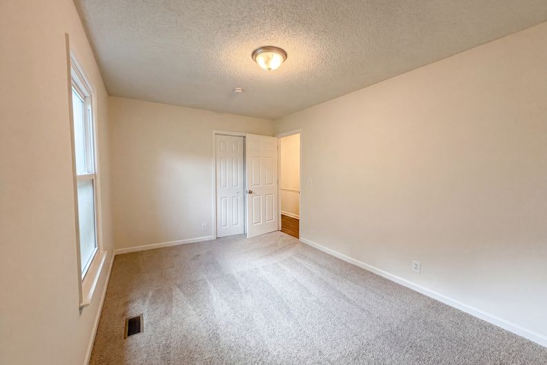 Photo 15 of 22 of 4023 Cavalier Dr, Murfreesboro, TN