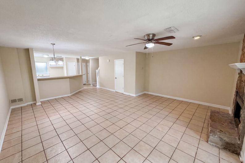 Photo 6 of 24 of 3271 Tennington Pl, Lawrenceville, GA