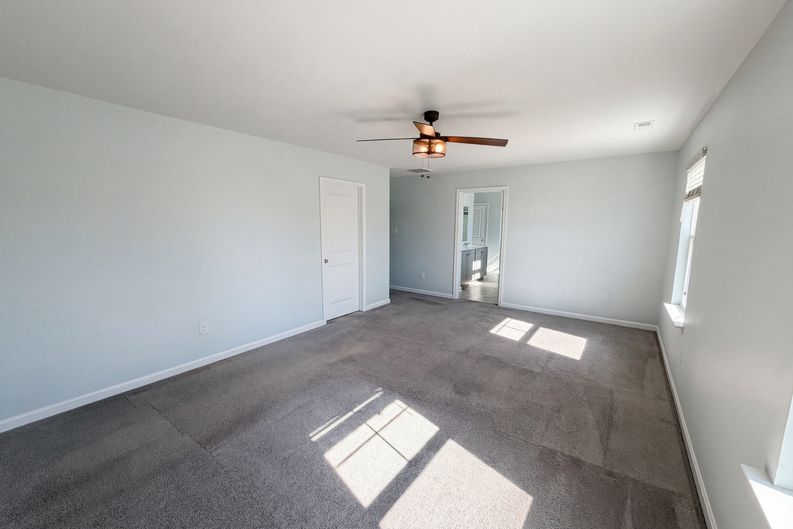 Photo 4 of 22 of 6454 Faulkner Dr, North Chesterfield, VA