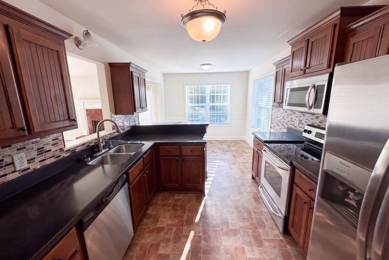 Photo 3 of 100 of 70 Feldspar Dr, Jefferson, GA