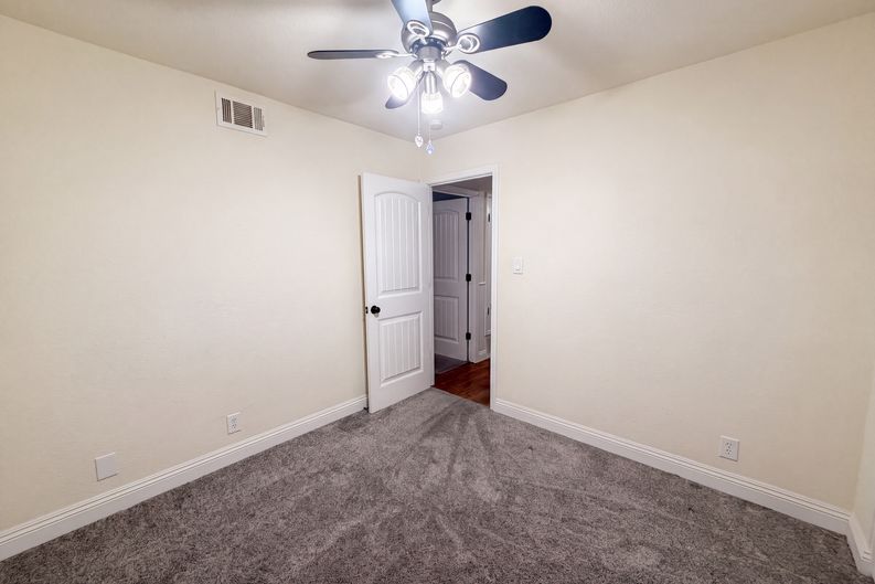 Photo 19 of 27 of 2605 Waterton Way, Sacramento, CA