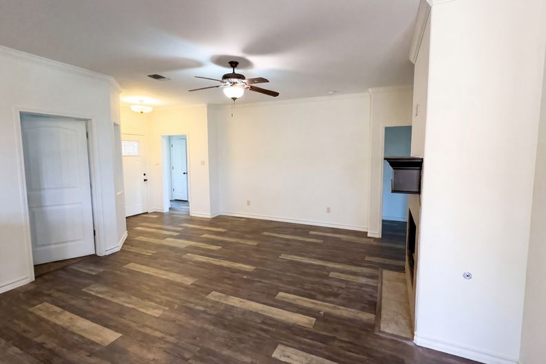 Photo 10 of 27 of 8809 10th St, Lubbock, TX