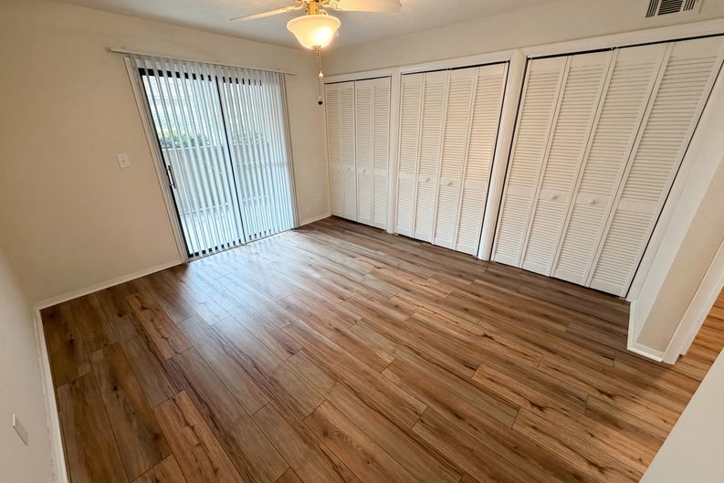 Photo 4 of 24 of 1013 Dunbar Dr, Atlanta, GA