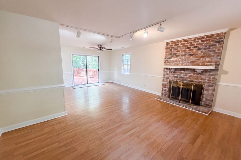 Photo 3 of 16 of 12330 Deerhurst Dr, Midlothian, VA
