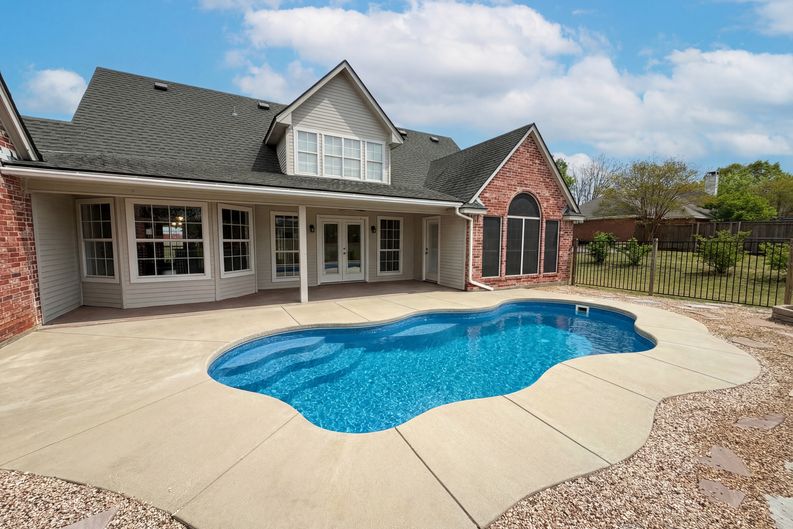 Photo 5 of 22 of 4014 Ovilla Rd, Waxahachie, TX