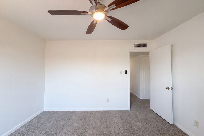 Photo 9 of 21 of 3115 N 53rd Dr, Phoenix, AZ