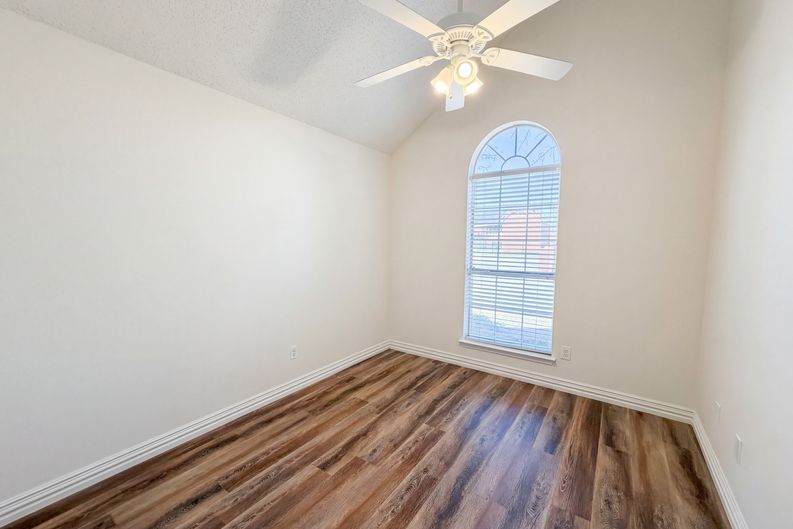 Photo 18 of 30 of 1711 Kennedy Dr, Wylie, TX