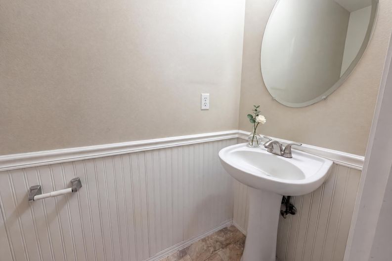 Photo 11 of 18 of 571 SW 207th Ave, Beaverton, OR