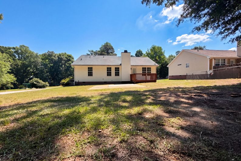 Photo 5 of 20 of 301 Hocutt Dr, Clayton, NC