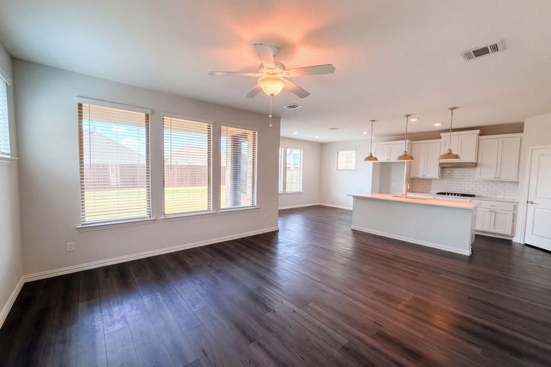 Photo 3 of 22 of 1448 Martingale Ln, Forney, TX