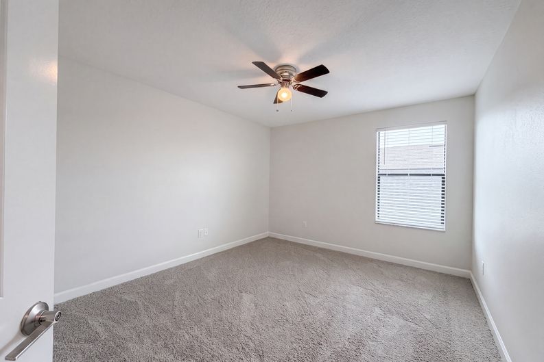 Photo 16 of 36 of 9709 Ivory Dr, Sun City Center, FL