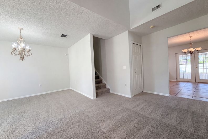 Photo 7 of 26 of 2158 Willesdon Dr W, Jacksonville, FL