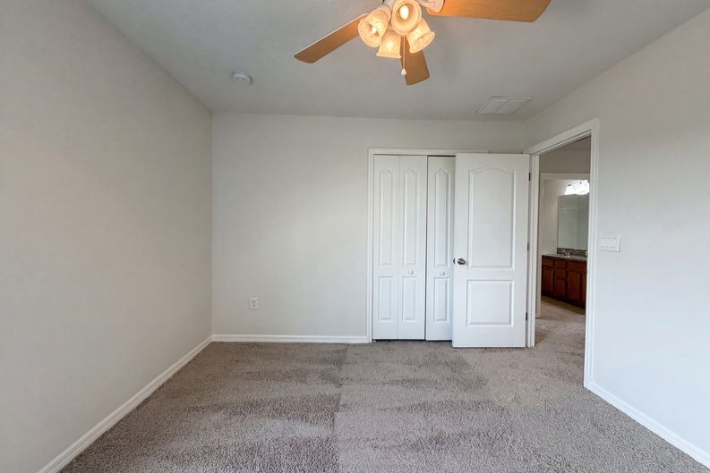 Photo 17 of 29 of 14207 Alistar Manor Dr, Wimauma, FL