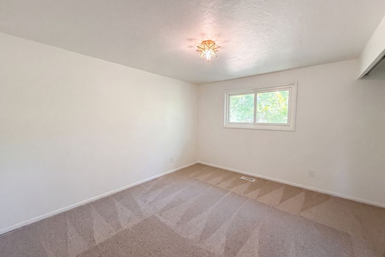 Photo 14 of 21 of 220 NE Cambridge Cir, Corvallis, OR