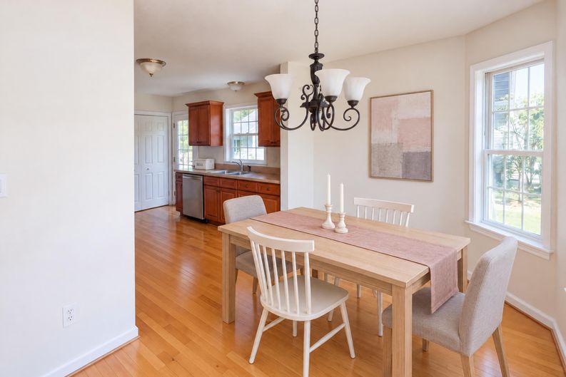 Photo 8 of 22 of 3153 Chartwood Dr, Sandston, VA