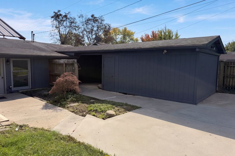 Photo 19 of 21 of 116 Valleyview Dr, Johnstown, OH