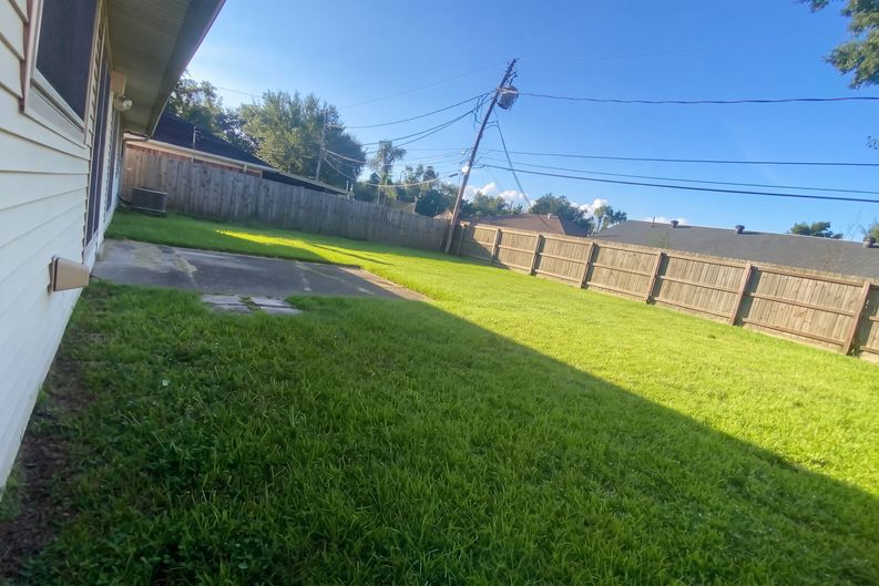 Photo 5 of 18 of 505 Mount Vernon Dr, La Place, LA