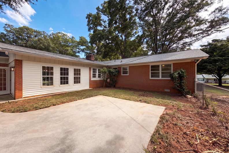 Photo 15 of 16 of 1077 Allendale Cir, Rock Hill, SC