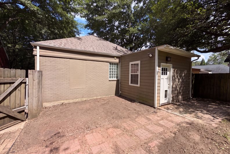 Photo 5 of 21 of 1773 Sylvan Rd SW, Atlanta, GA