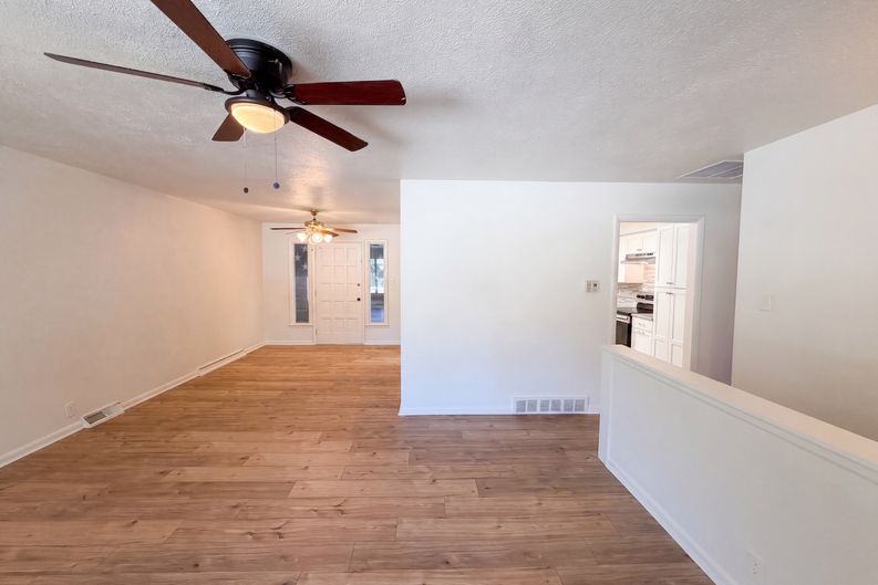 Photo 3 of 29 of 3352 W Aksarben Ave, Littleton, CO
