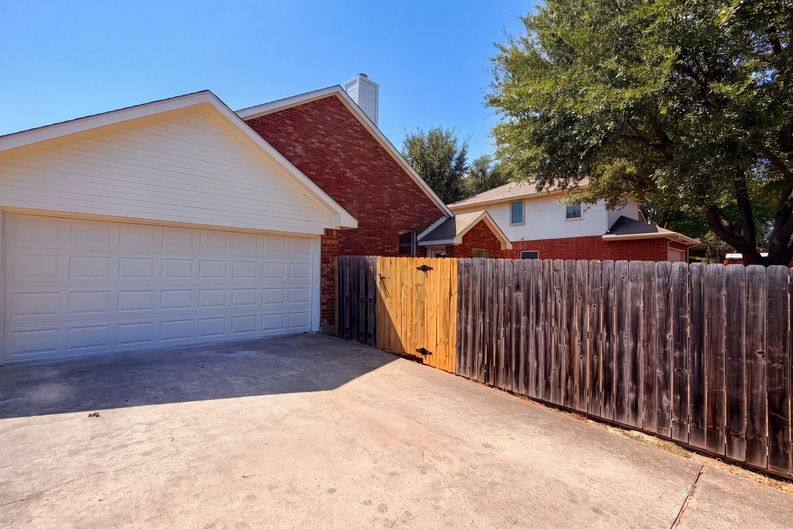 Photo 21 of 25 of 7109 Cottonwood Cir, Sachse, TX