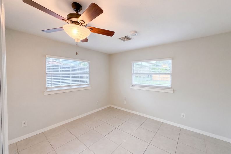 Photo 13 of 38 of 904 Spring Creek Dr, Ocoee, FL