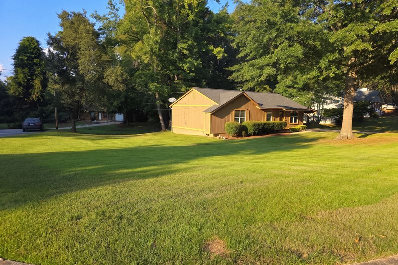 Photo 12 of 14 of 3118 Caliente Ln, Rex, GA