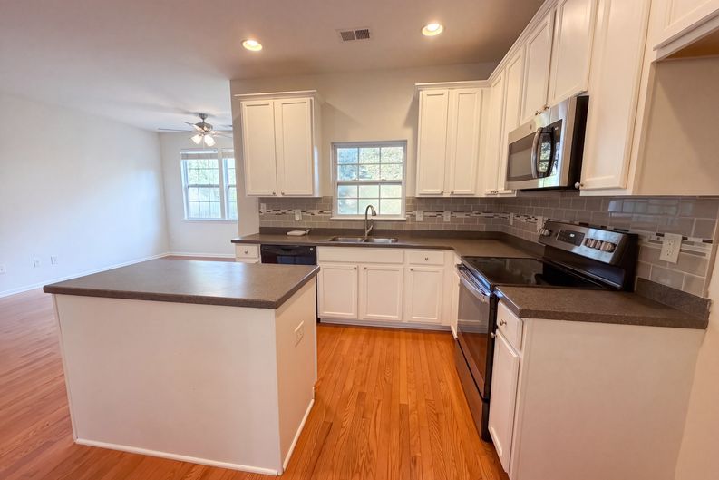 Photo 7 of 20 of 9004 Parlor Dr, Ladson, SC