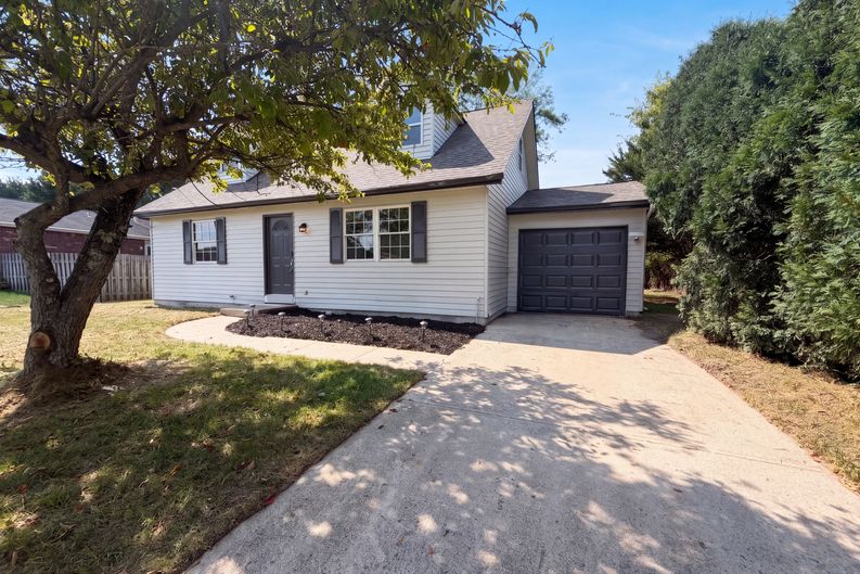 Photo 24 of 38 of 6363 Sandric Ln, Liberty Township, OH