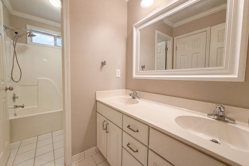 Photo 16 of 34 of 2299 Camden Dr SW, Marietta, GA