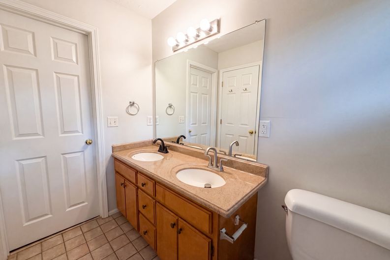 Photo 8 of 18 of 832 Stone Hedge Ct, Old Hickory, TN
