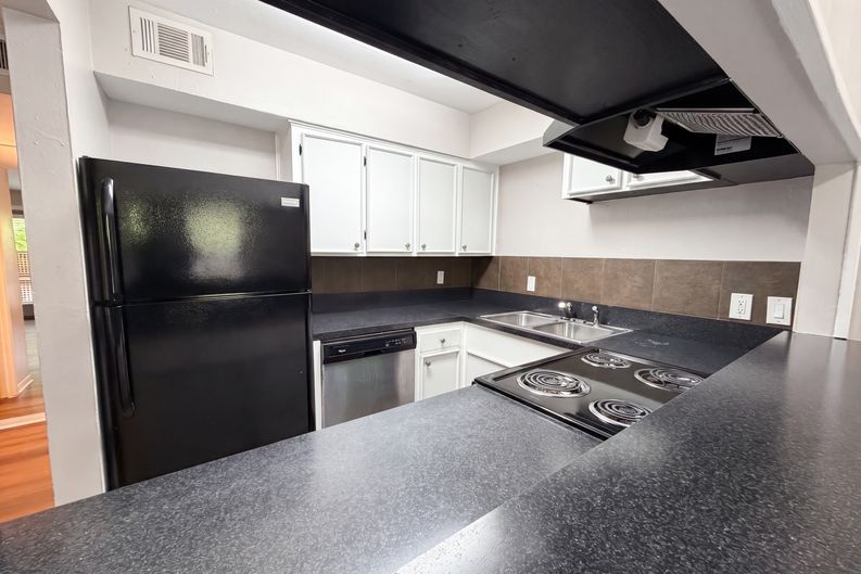 Photo 9 of 17 of 3938 W Alabama St, Houston, TX
