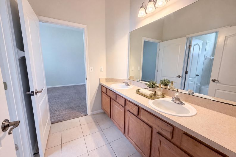Photo 13 of 21 of 845 Songbird Dr, Orange Park, FL