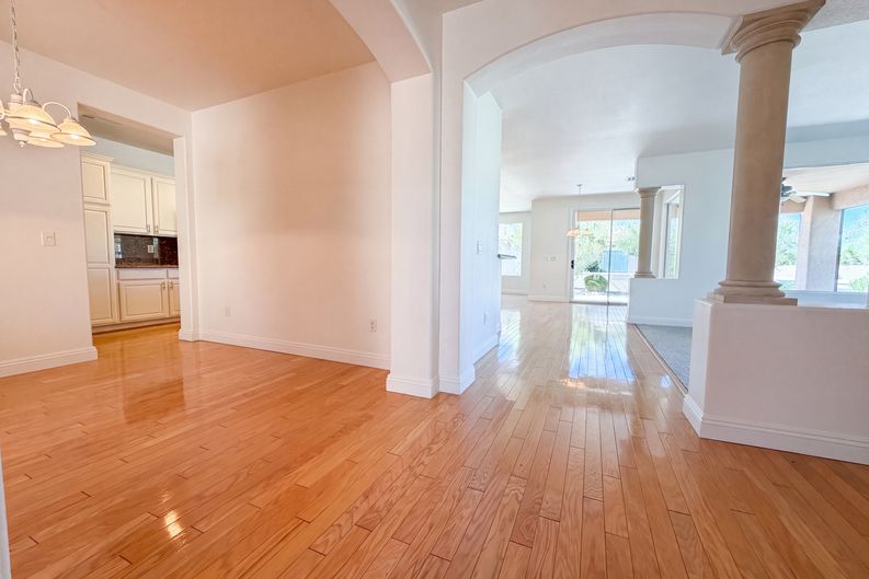 Photo 6 of 23 of 10228 Donde Ave, Las Vegas, NV