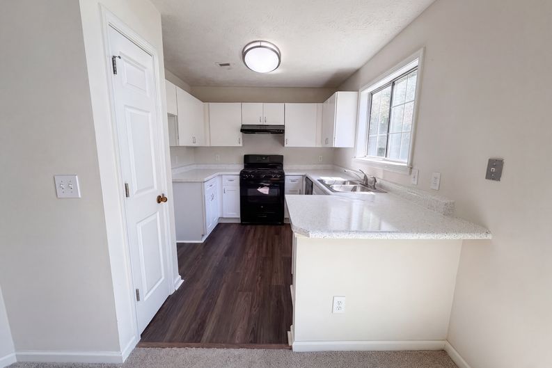Photo 6 of 21 of 1337 Parkside Club Dr, Lawrenceville, GA