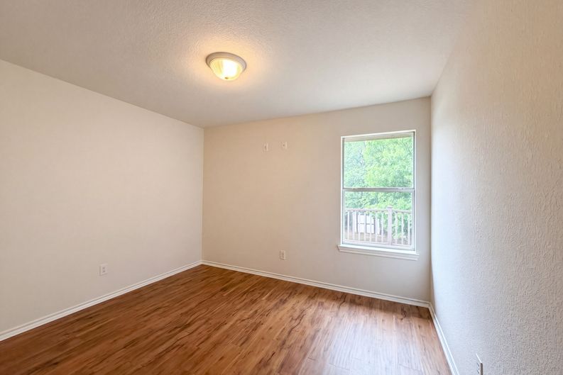 Photo 16 of 27 of 6218 Kingswood Dr, Arlington, TX