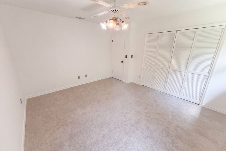 Photo 17 of 30 of 3123 SE Quanset Cir, Stuart, FL