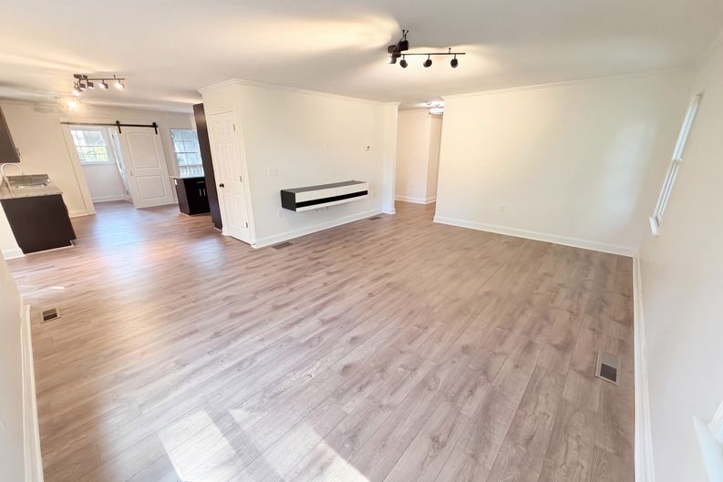 Photo 3 of 22 of 2674 Skylane Dr, Marietta, GA