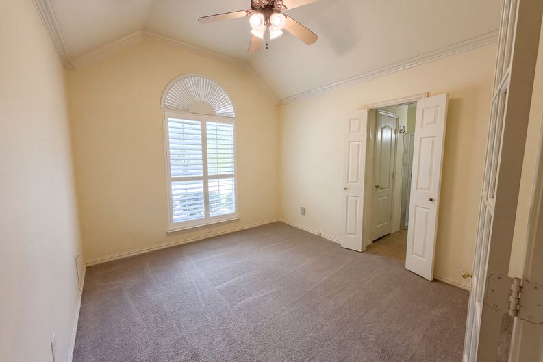 Photo 17 of 22 of 2836 S Lakeview Dr, Cedar Hill, TX