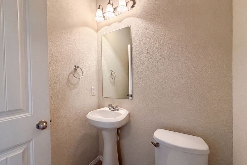 Photo 13 of 22 of 9201 Benevolent Ct, Aubrey, TX